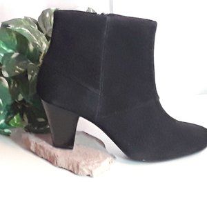 CLARK'S NWOT Bendables Black Suede Zip Booties Boots Size 8
